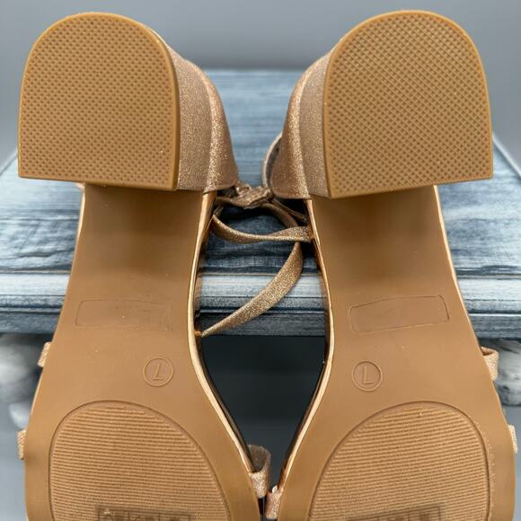 NEW Journee Collection Bella Women’s Pumps Rose Gold Size 7 - Picture 9 of 10